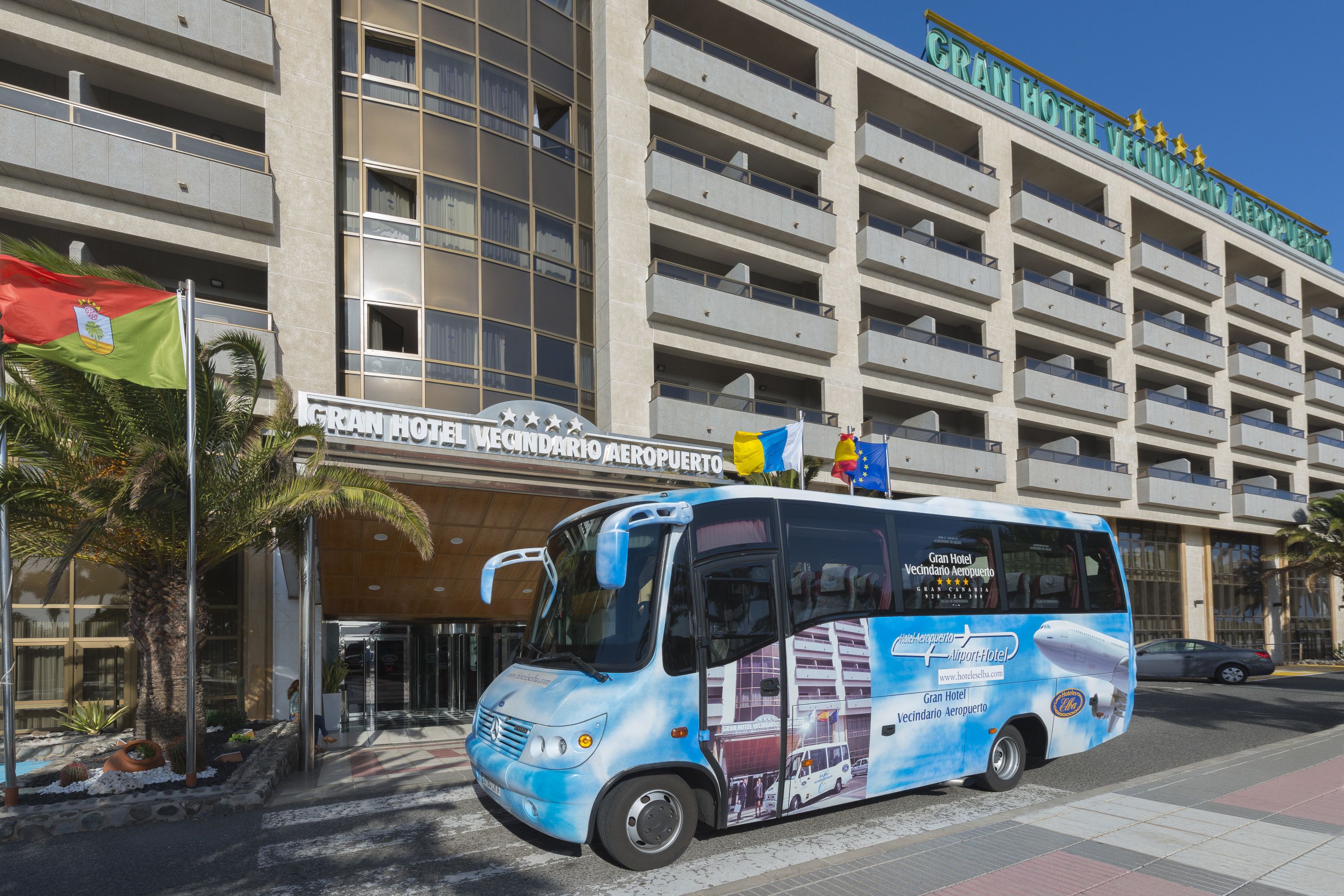 A hotel building with a sign reading "Gran Hotel Vecindario Aeropuerto".