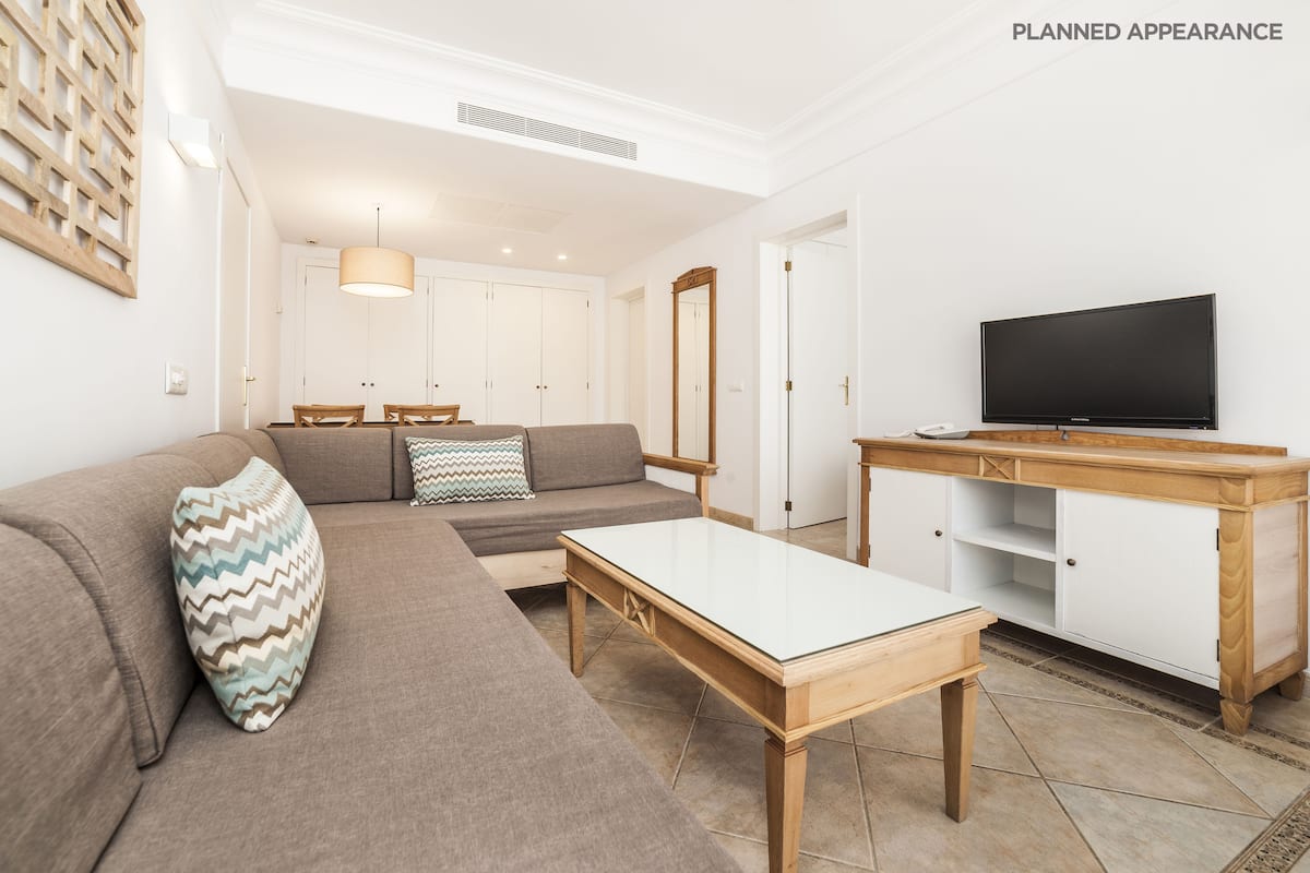 1 habitación, espacio para trabajar con laptop y cunas gratuitas