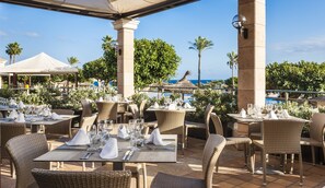 3 restaurants, breakfast, lunch, dinner served; Italian cuisine 