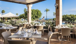 3 restaurants, breakfast, lunch, dinner served; Italian cuisine