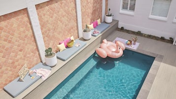 Outdoor pool, pool loungers
