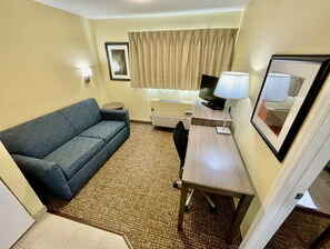 Blackout curtains, iron/ironing board, free cots/infant beds - Suburban Studios Fort Myers Cape Coral (Fort Myers)