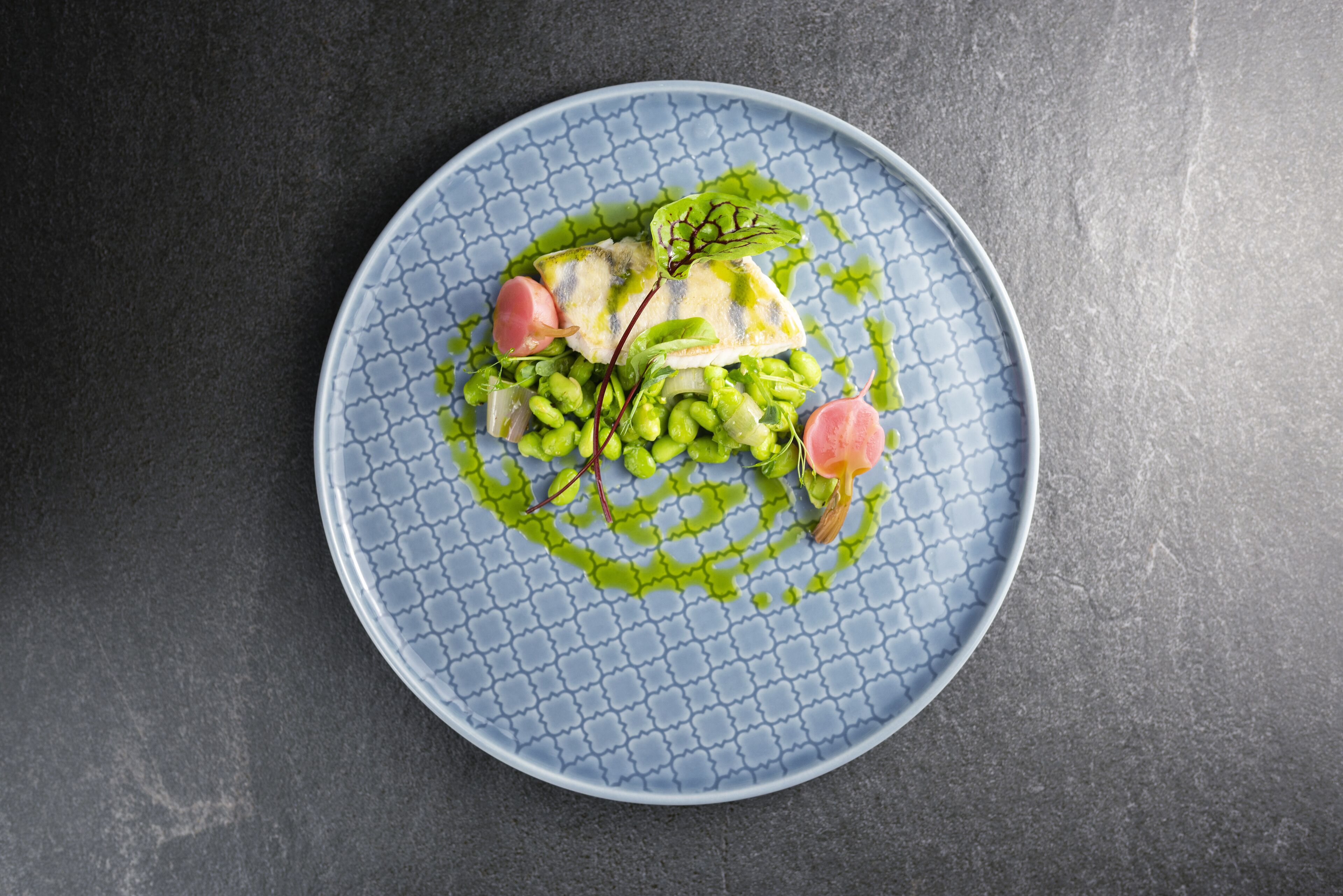 lunch, dinner, brunch served; international cuisine