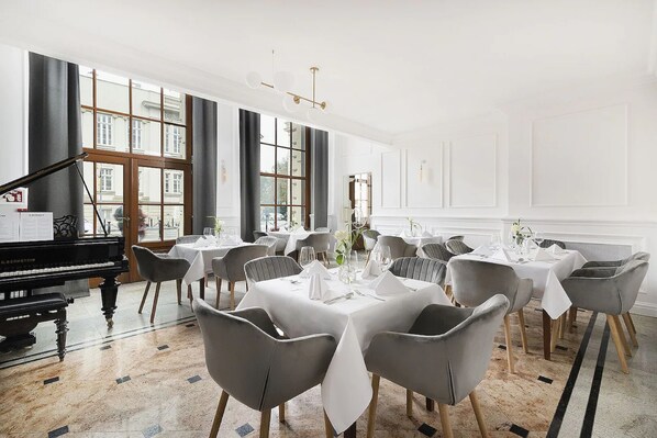 Lunch, dinner, brunch served; international cuisine - IBB Hotel Grand Hotel Lublin (Lublin)