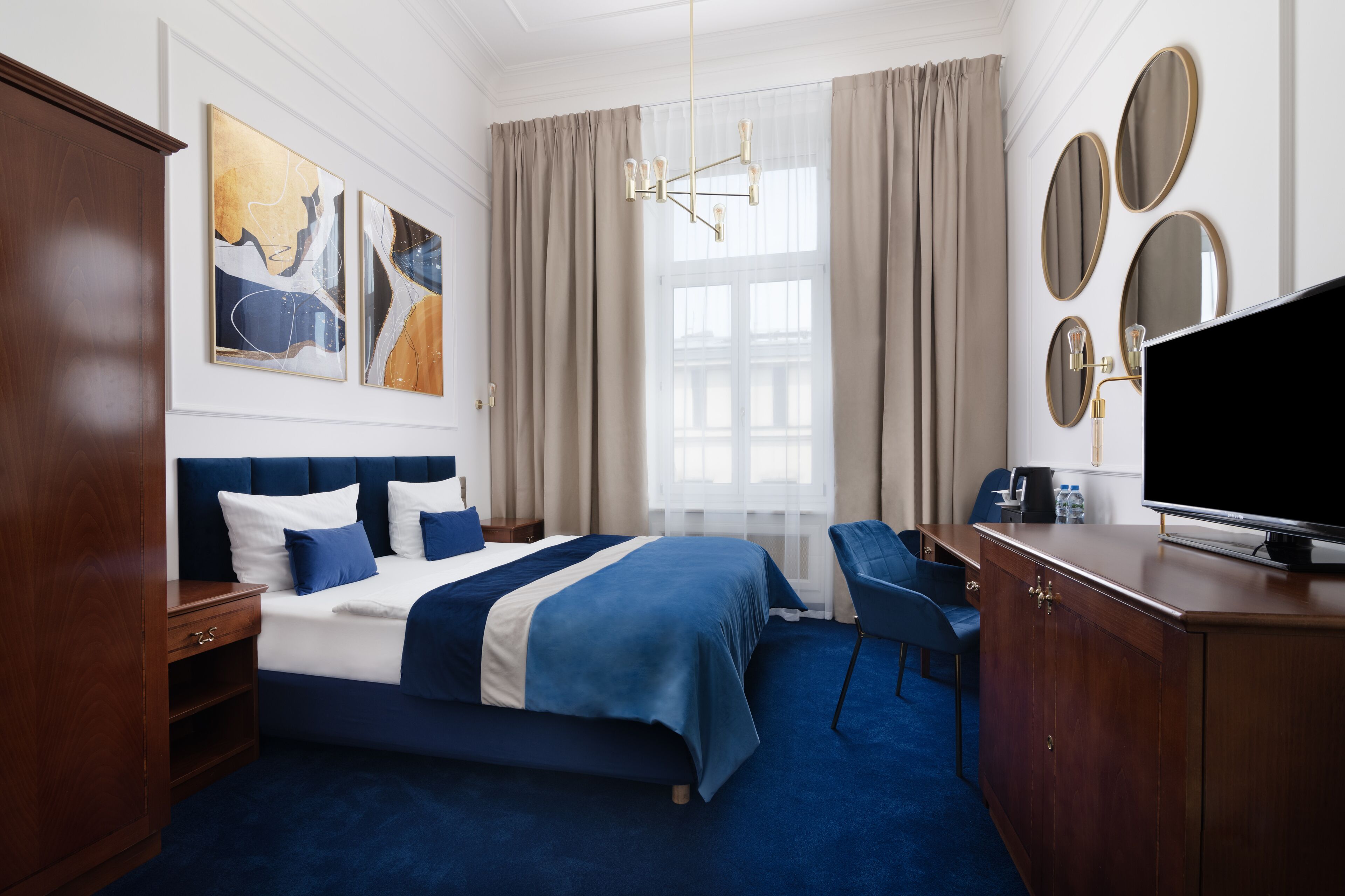 classic double room | 1 bedroom, hypo-allergenic bedding, minibar, desk