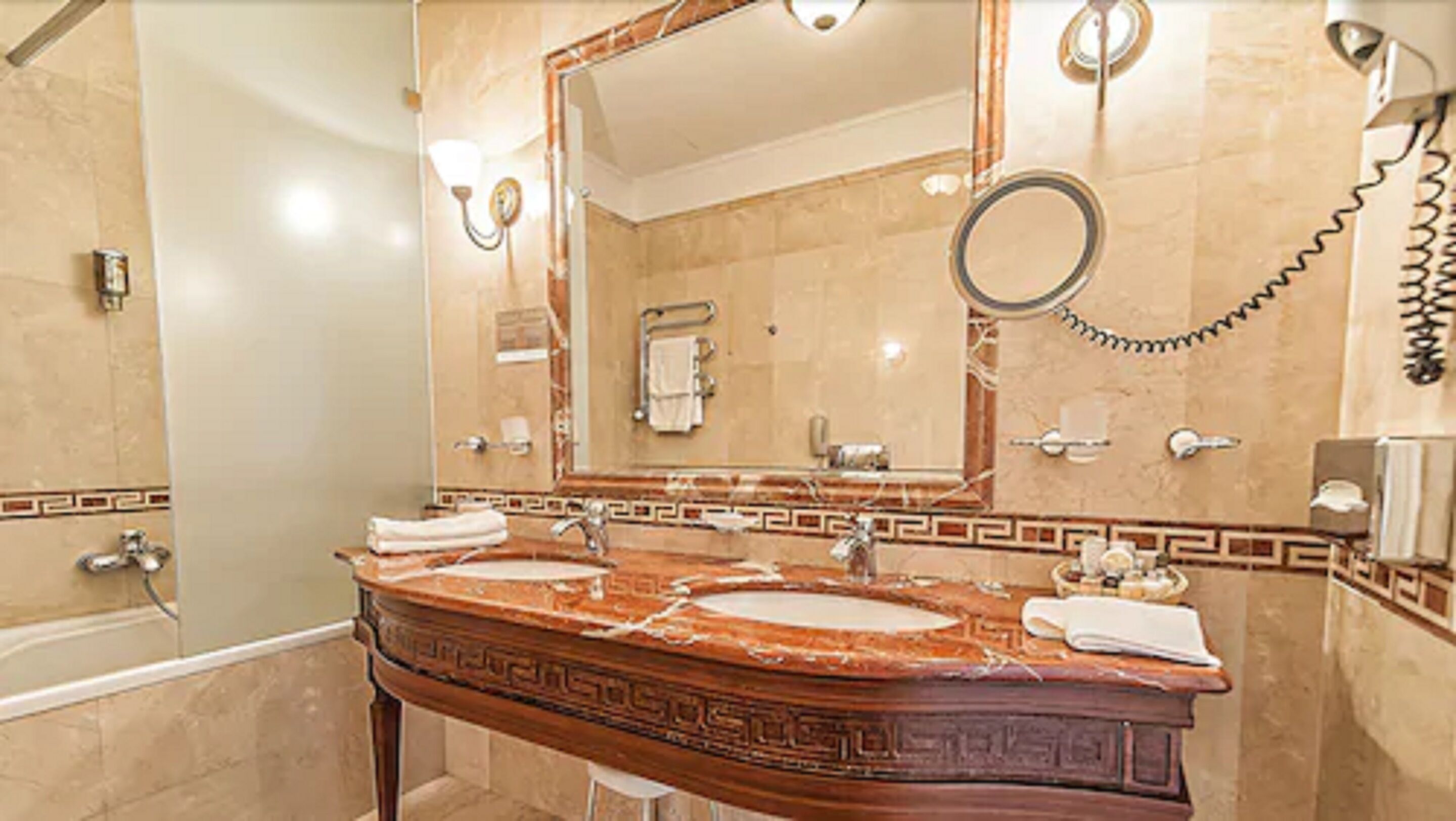 senior suite | bathroom | free toiletries, hair dryer, heated floors, towels