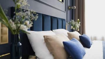 Ropa de cama hipoalergénica, minibar y escritorio