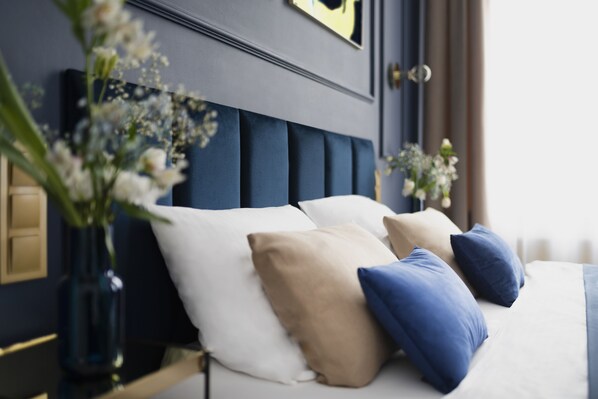 1 bedroom, hypo-allergenic bedding, minibar, desk