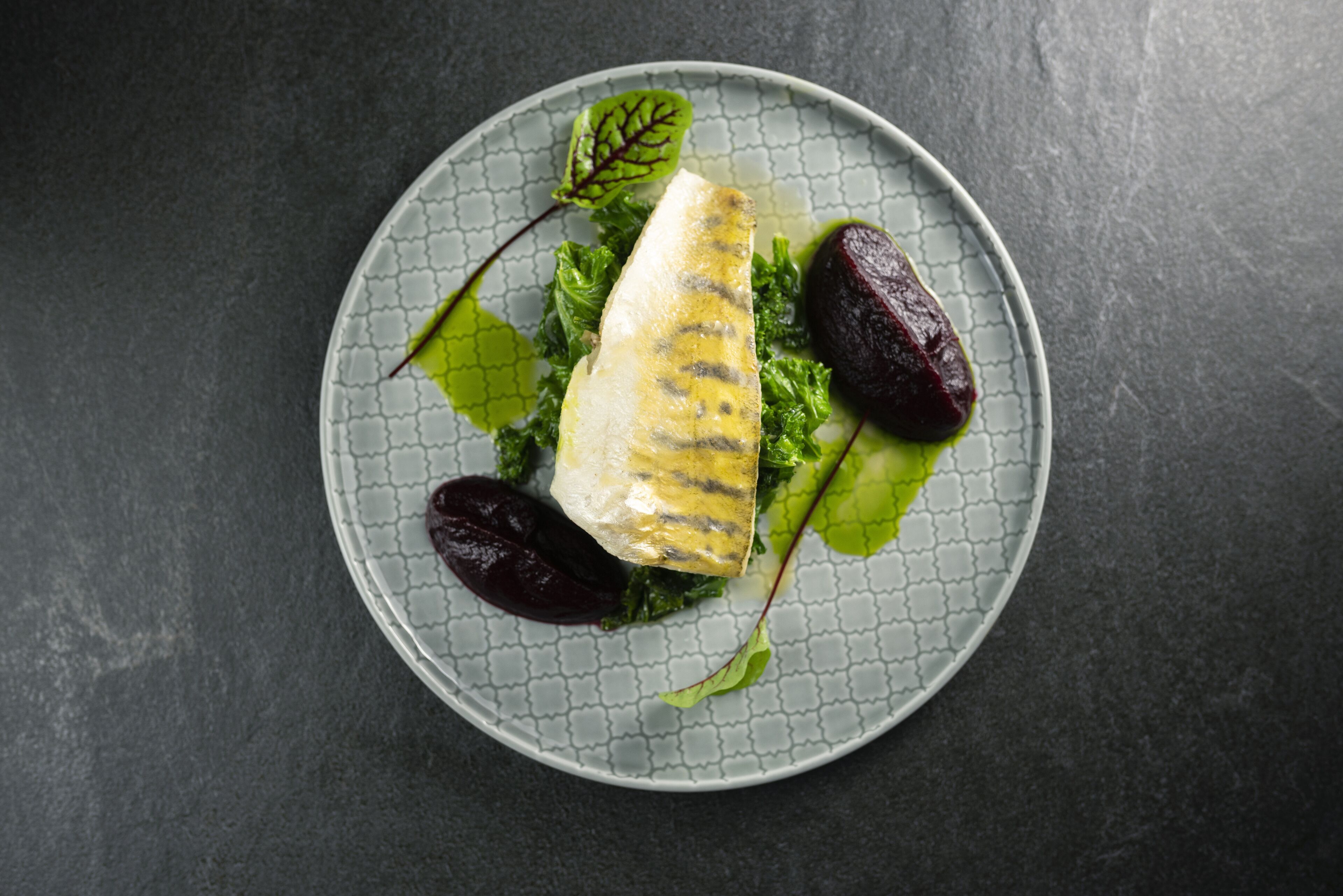 lunch, dinner, brunch served; international cuisine