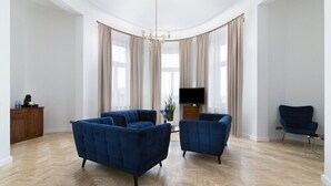 Suite – senior | Oppholdsområde | LCD-TV
