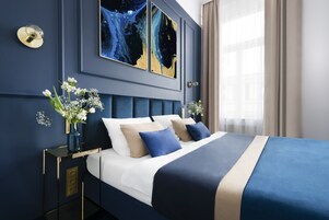 Ropa de cama hipoalergénica, minibar y escritorio 