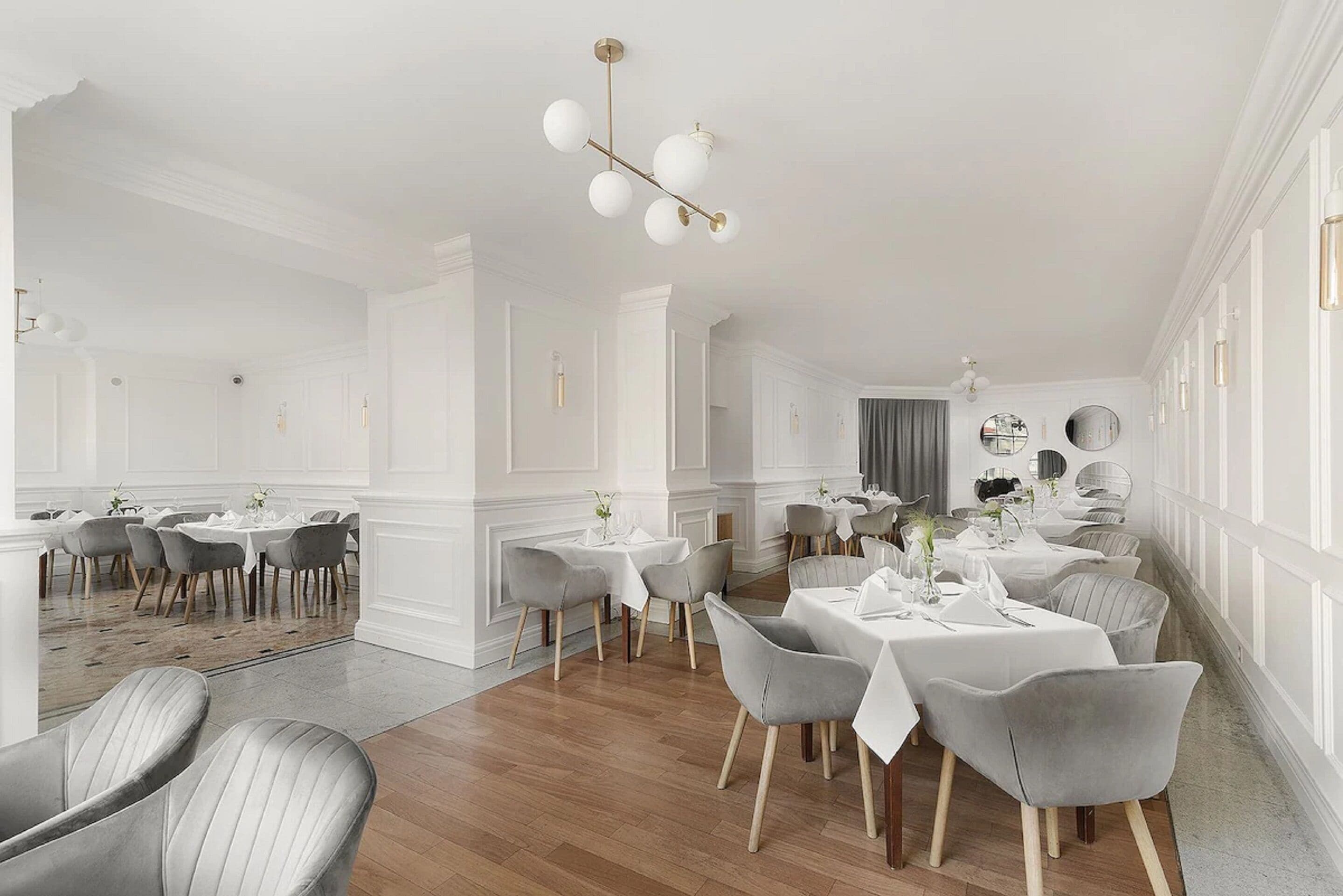 Desayuno buffet diario (PLN 70 por persona)