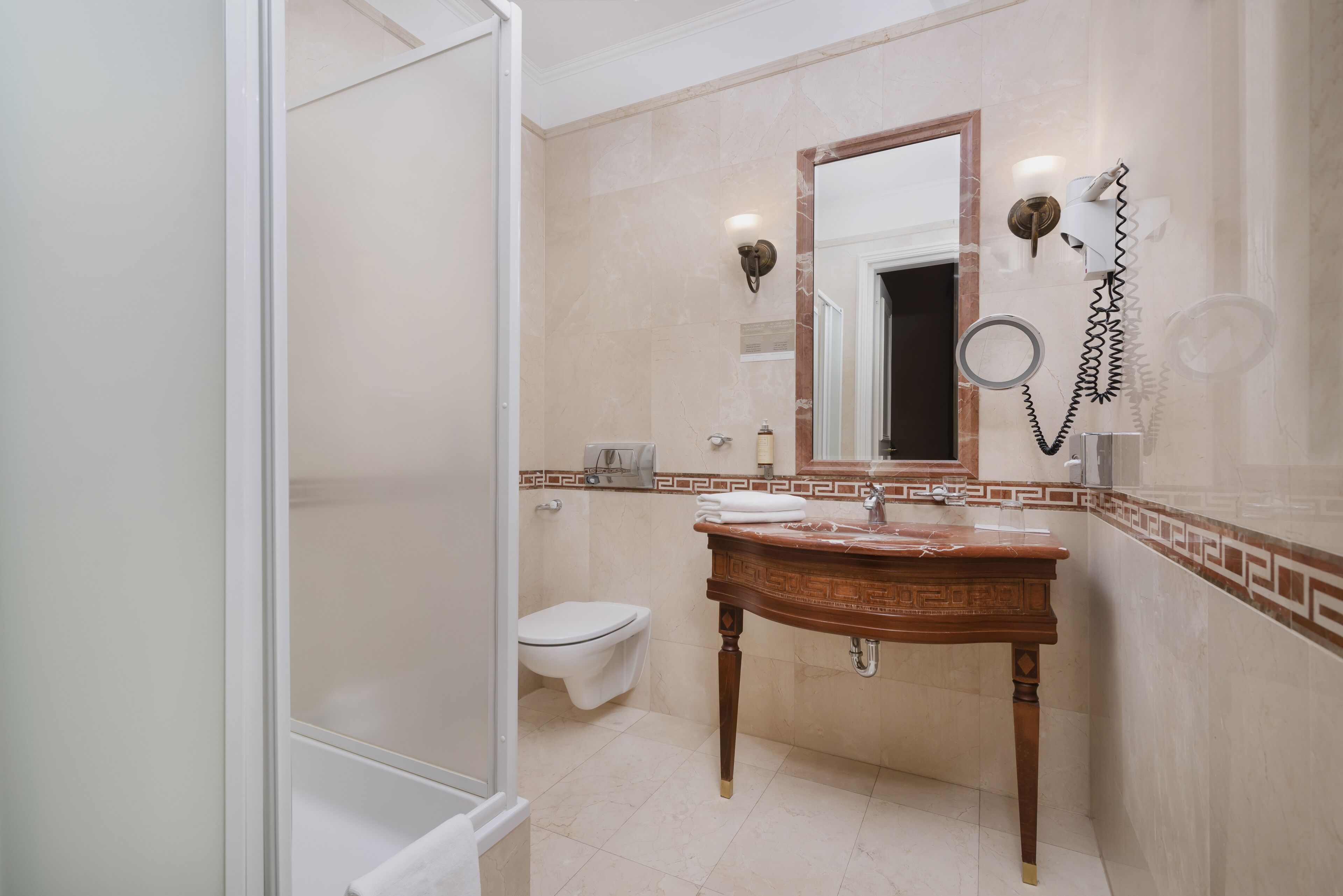 classic single room | bathroom | free toiletries, hair dryer, heated floors, towels