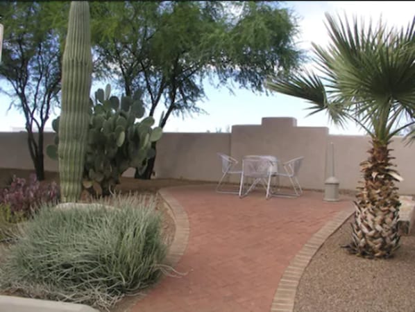 Property grounds - Catalina Inn (Tucson)