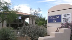A sign for Catalina Inn with amenities including free breakfast, internet, and cable TV. - Catalina Inn (Tucson)