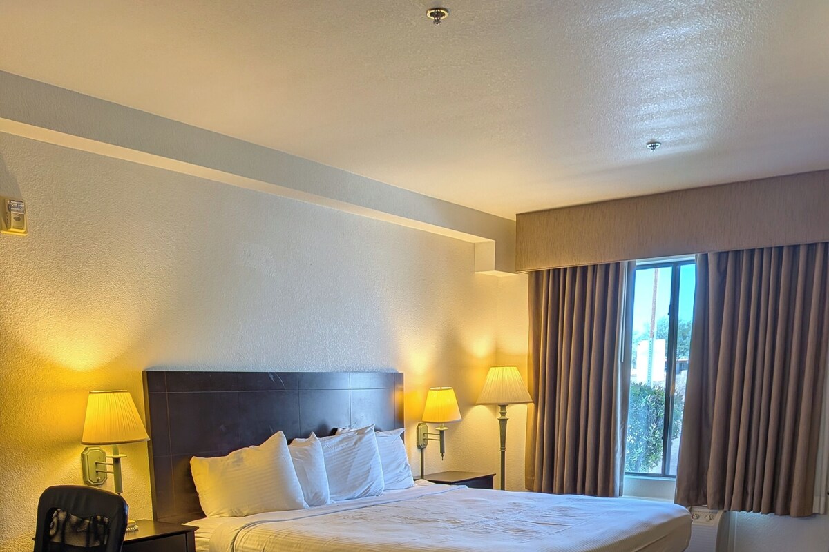 Traditional Room, Accessible | Desk, iron/ironing board, WiFi (free), alarm clocks