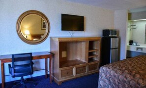 Standard Room, 1 King Bed, Non Smoking | Desk, free WiFi