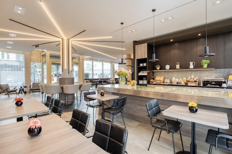 Desayuno buffet diario (EUR 20 por persona). Citadines Kurfürstendamm Berlin