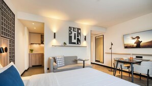 Executive Studio | Hypo-allergenic bedding available, in-room safe, desk, laptop workspace - Citadines Kurfürstendamm Berlin (Berlin)