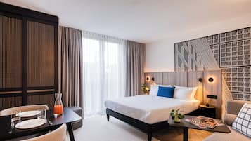 Executive Studio | Hypo-allergenic bedding, in-room safe, individually decorated