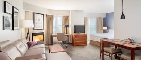 スタジオ キングベッド 1 台ソファーベッド付き 暖炉 | 高級寝具、セーフティボックス (室内)、客室ごとに異なるインテリア、デスク