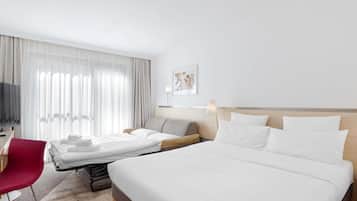 Hypo-allergenic bedding, minibar, in-room safe, desk