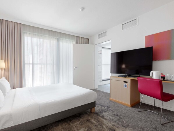 Hypoallergeen beddengoed, een minibar, een kluis op de kamer, een bureau