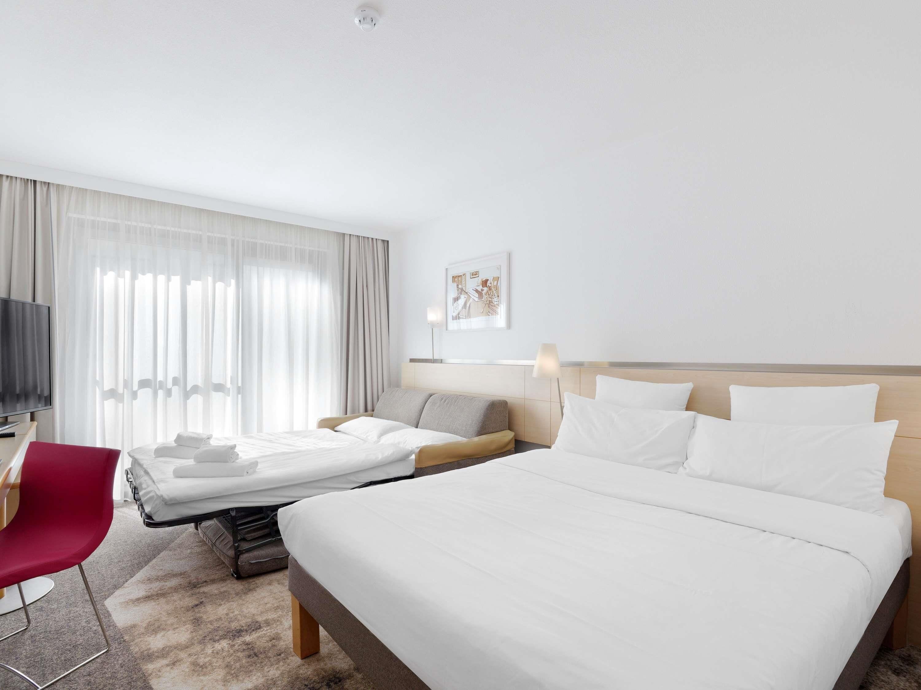 Phòng đôi Superior, 1 giường đôi và sofa giường | Bộ đồ giường kháng dị ứng, minibar, két bảo mật tại phòng, bàn 