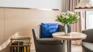 Hypoallergeen beddengoed, een minibar, een kluis op de kamer, een bureau