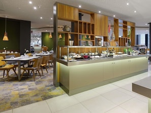 Café da manhã com buffet todos os dias mediante uma taxa