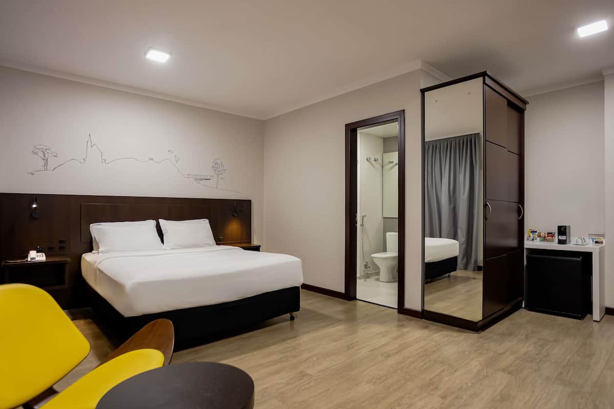 Chambre supĂ©rieure, 1 lit double | Minibar, coffre-fort, bureau, rideaux dâobscurcissement