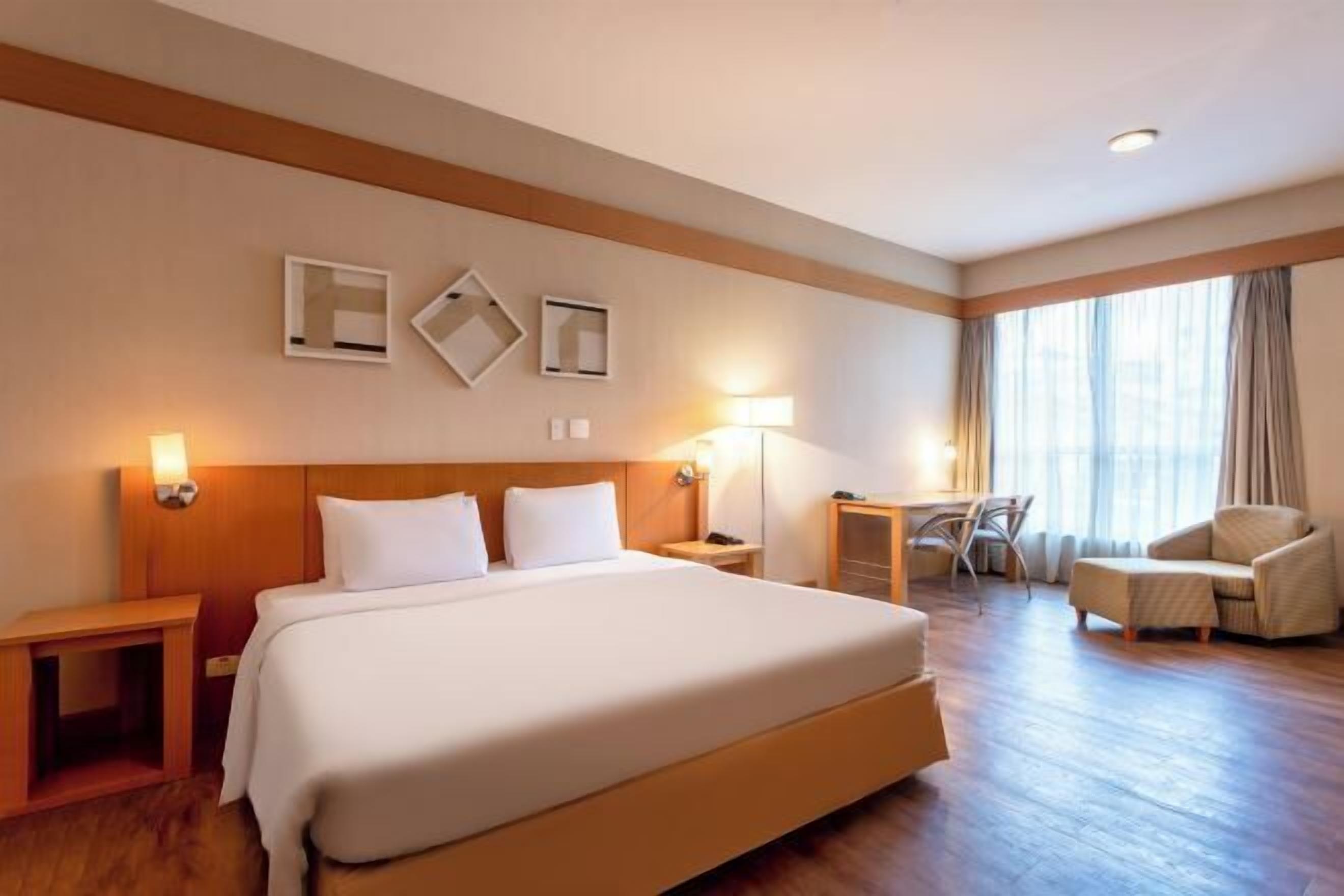 Luxe beddengoed, een minibar, een kluis op de kamer, een bureau