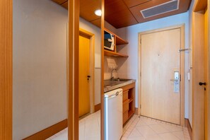 1 bedroom, premium bedding, minibar, in-room safe