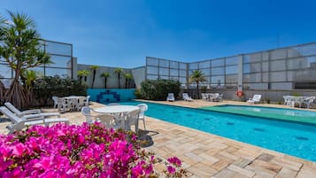 2 outdoor pools