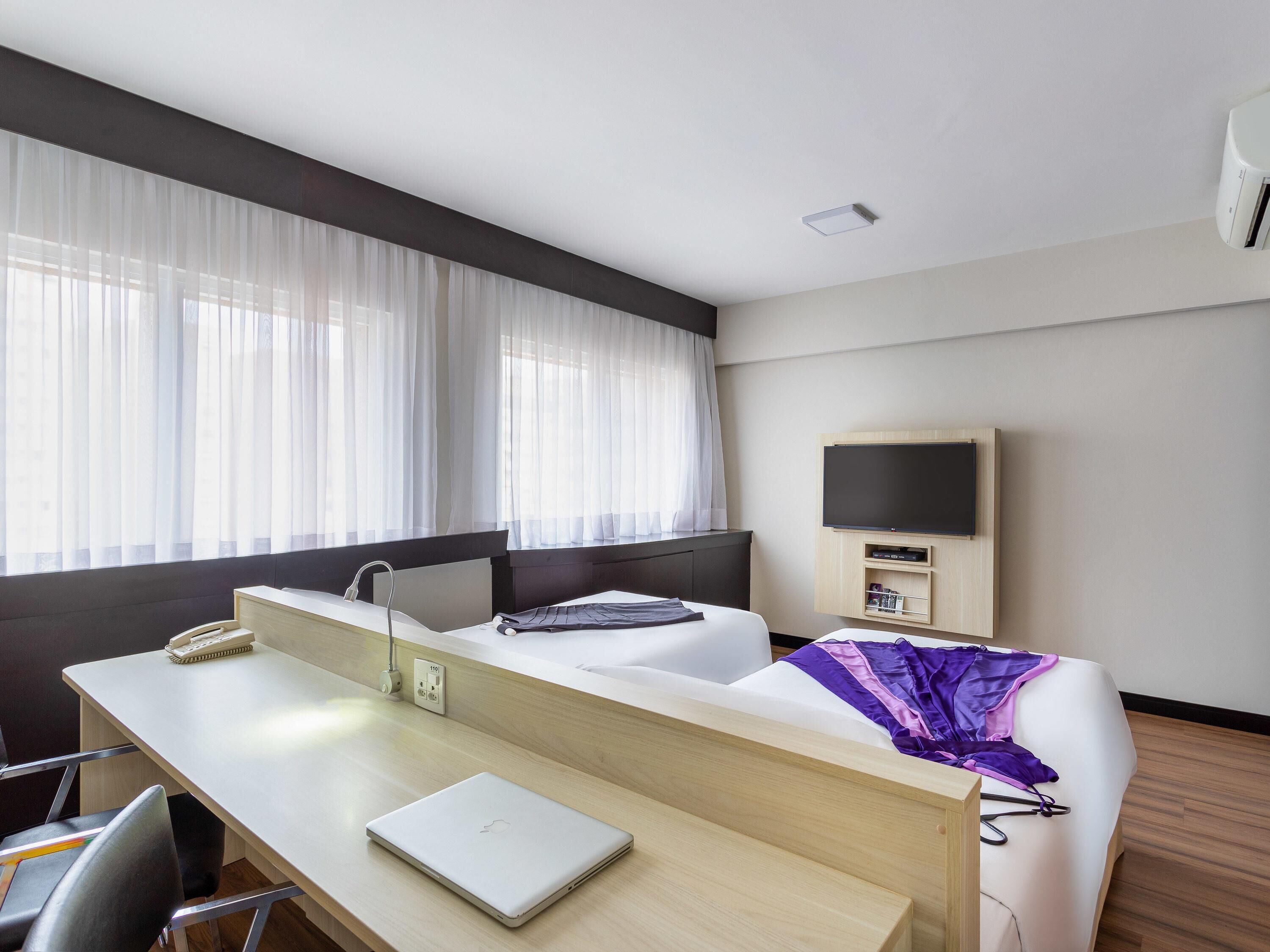 Superior Twin Room, 2 Twin Beds | Minibar, in-room safe, desk, laptop workspace