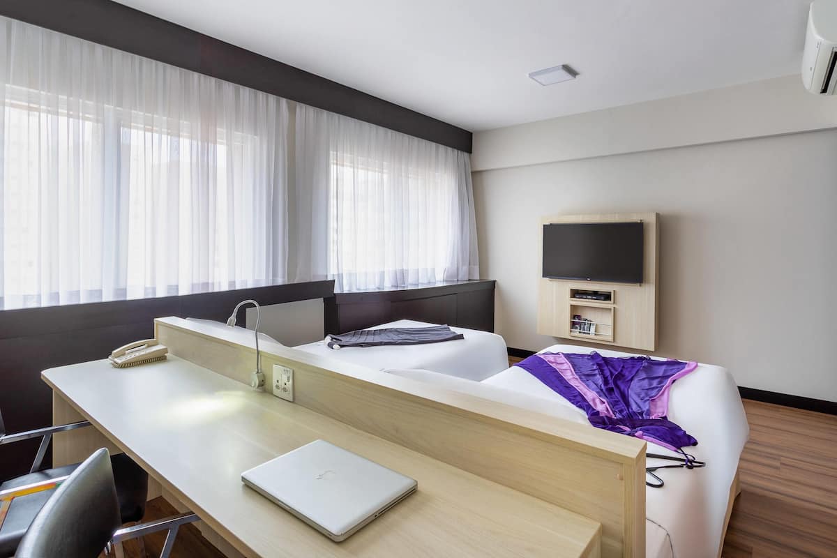 高級雙床房, 2 張單人床 | 迷你吧、客房內保險箱、書桌、筆電工作空間