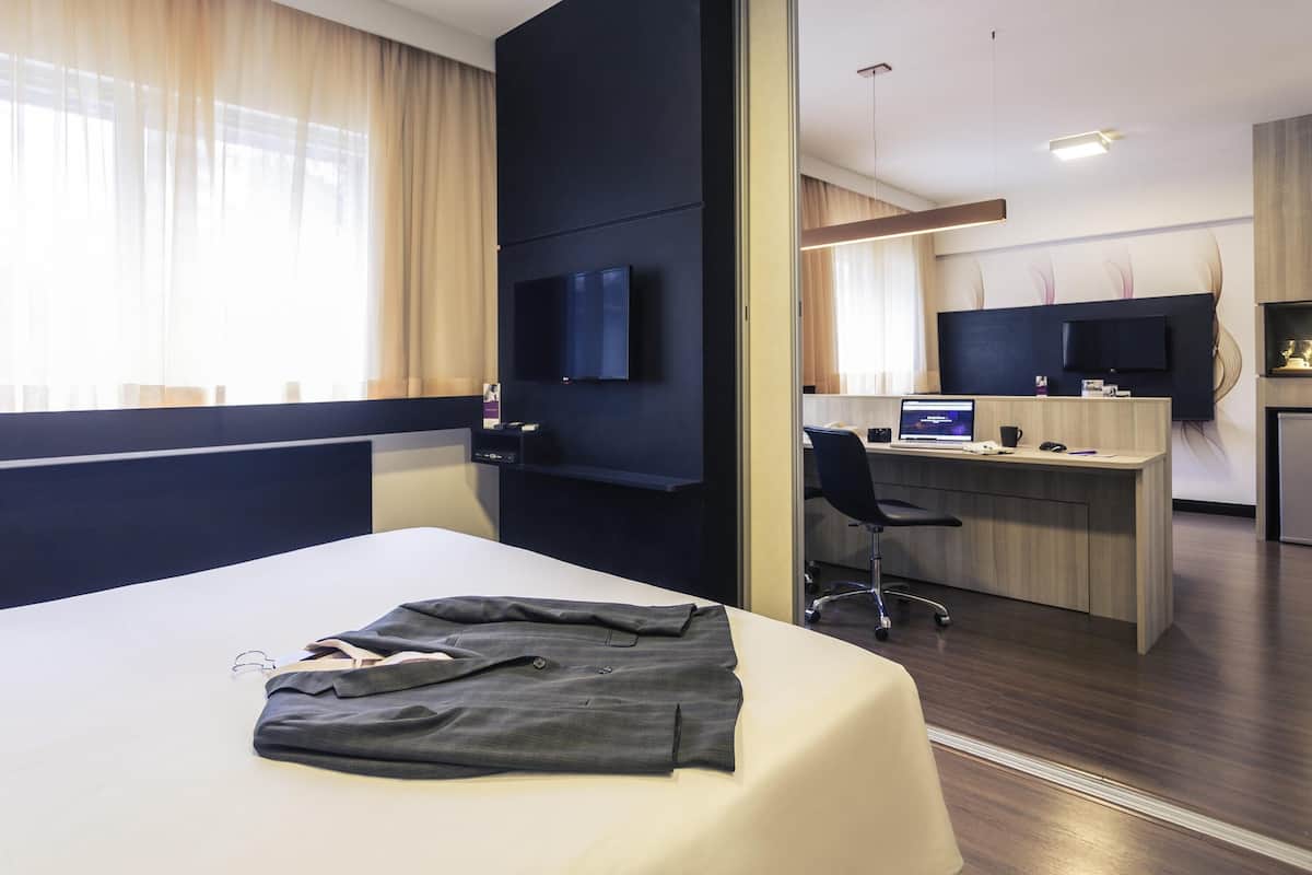 슈피리어 스위트, 퀸사이즈침대 1개 및 소파베드 | 미니바, 객실 내 금고, 책상, 노트북 작업 공간