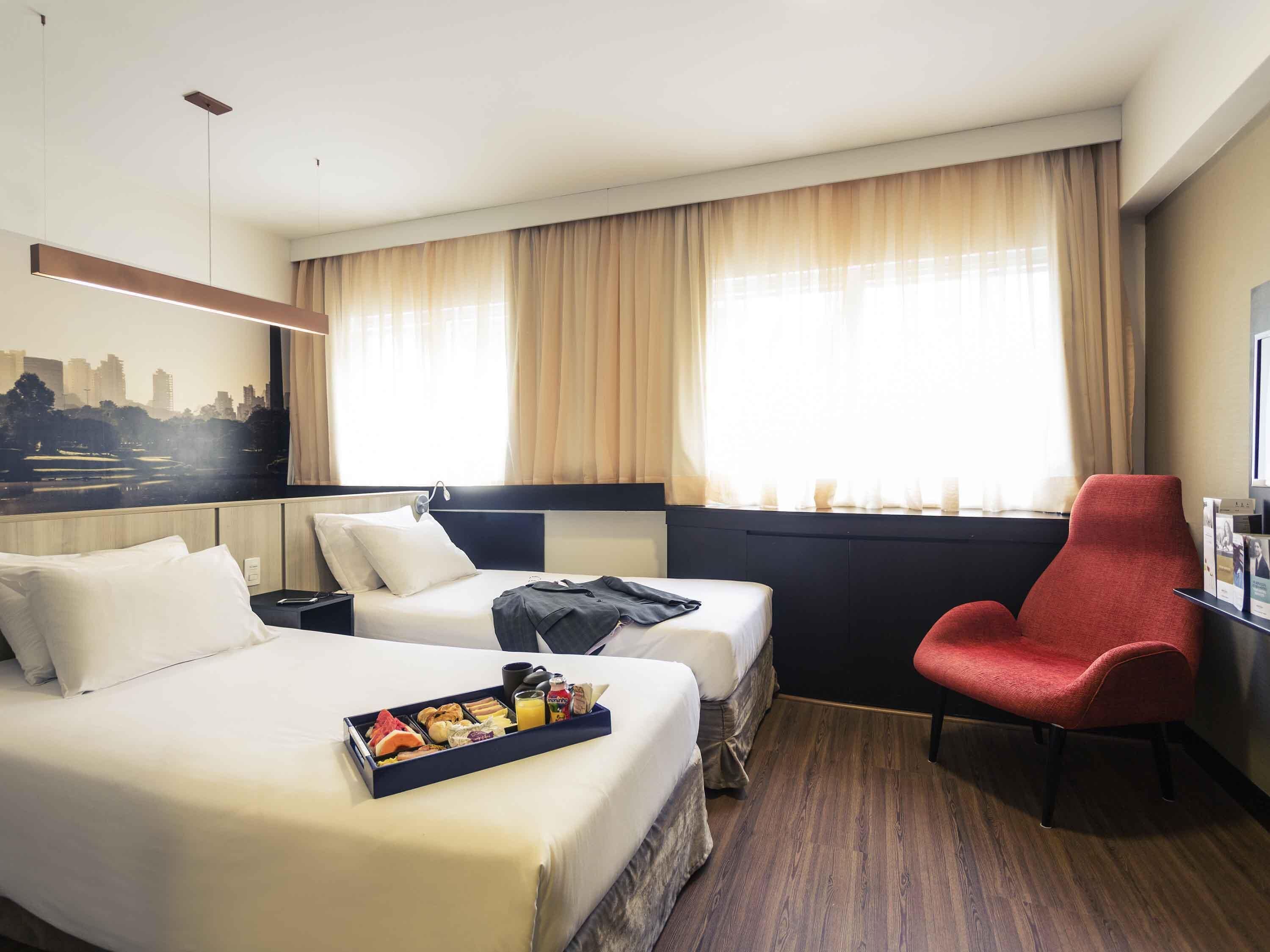 Superior Twin Room, 2 Twin Beds | Minibar, in-room safe, desk, laptop workspace