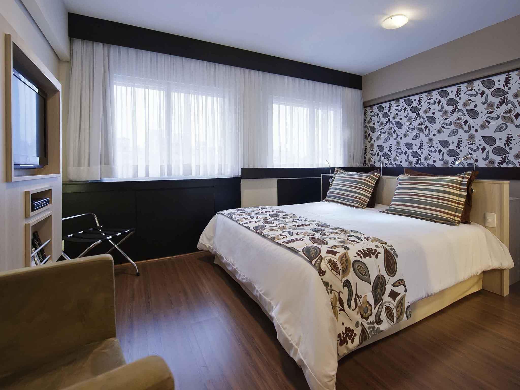 Superior Apartment, 1 Double Bed | Minibar, in-room safe, desk, laptop workspace