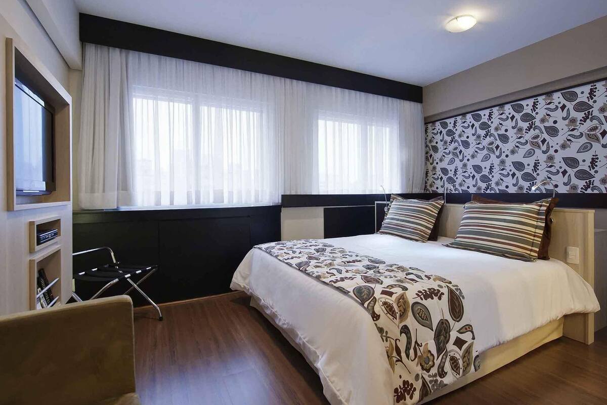 Superior Apartment, 1 Double Bed | Minibar, in-room safe, desk, laptop workspace