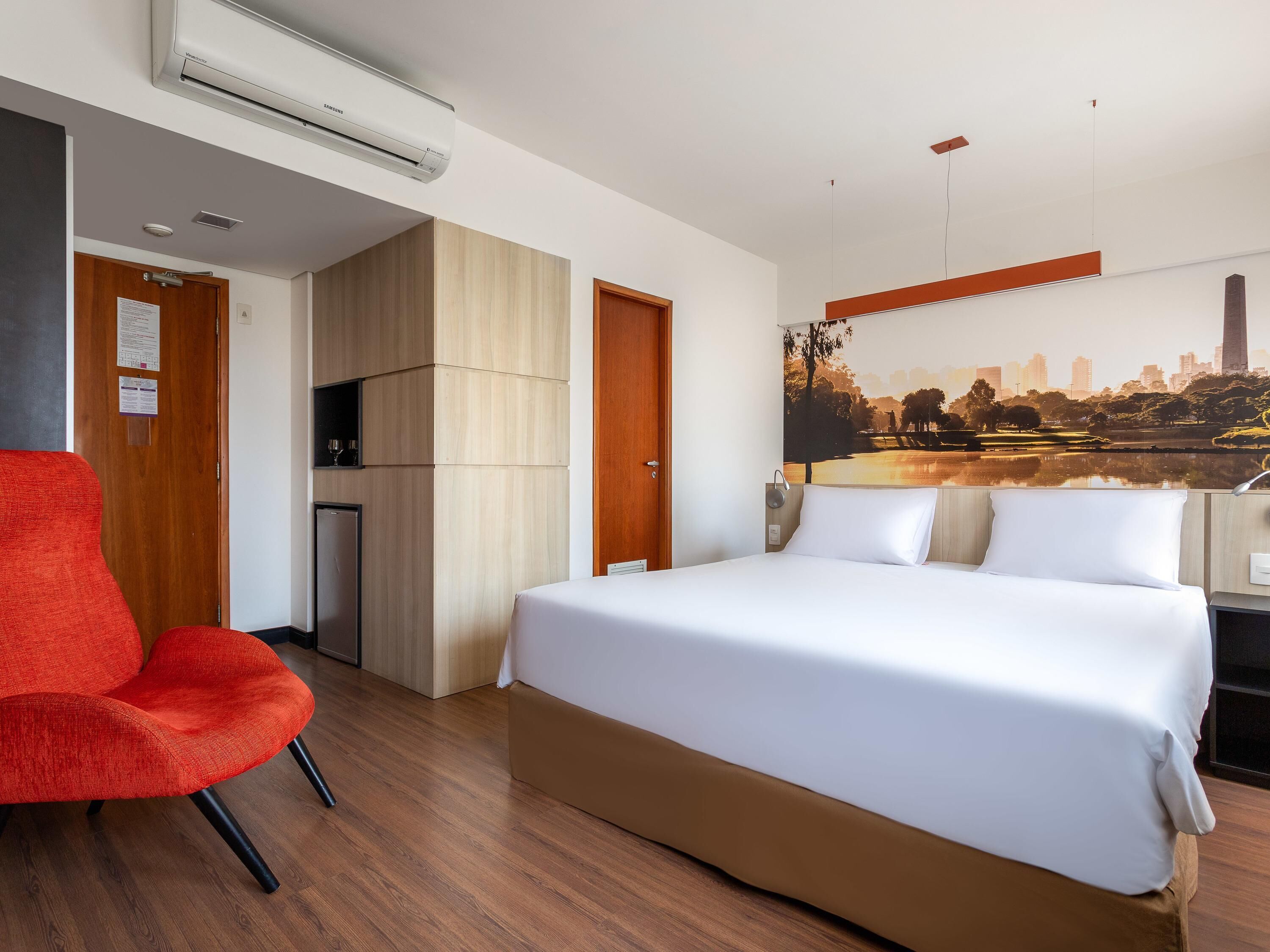 Superior Room, 1 Double Bed | Minibar, in-room safe, desk, laptop workspace