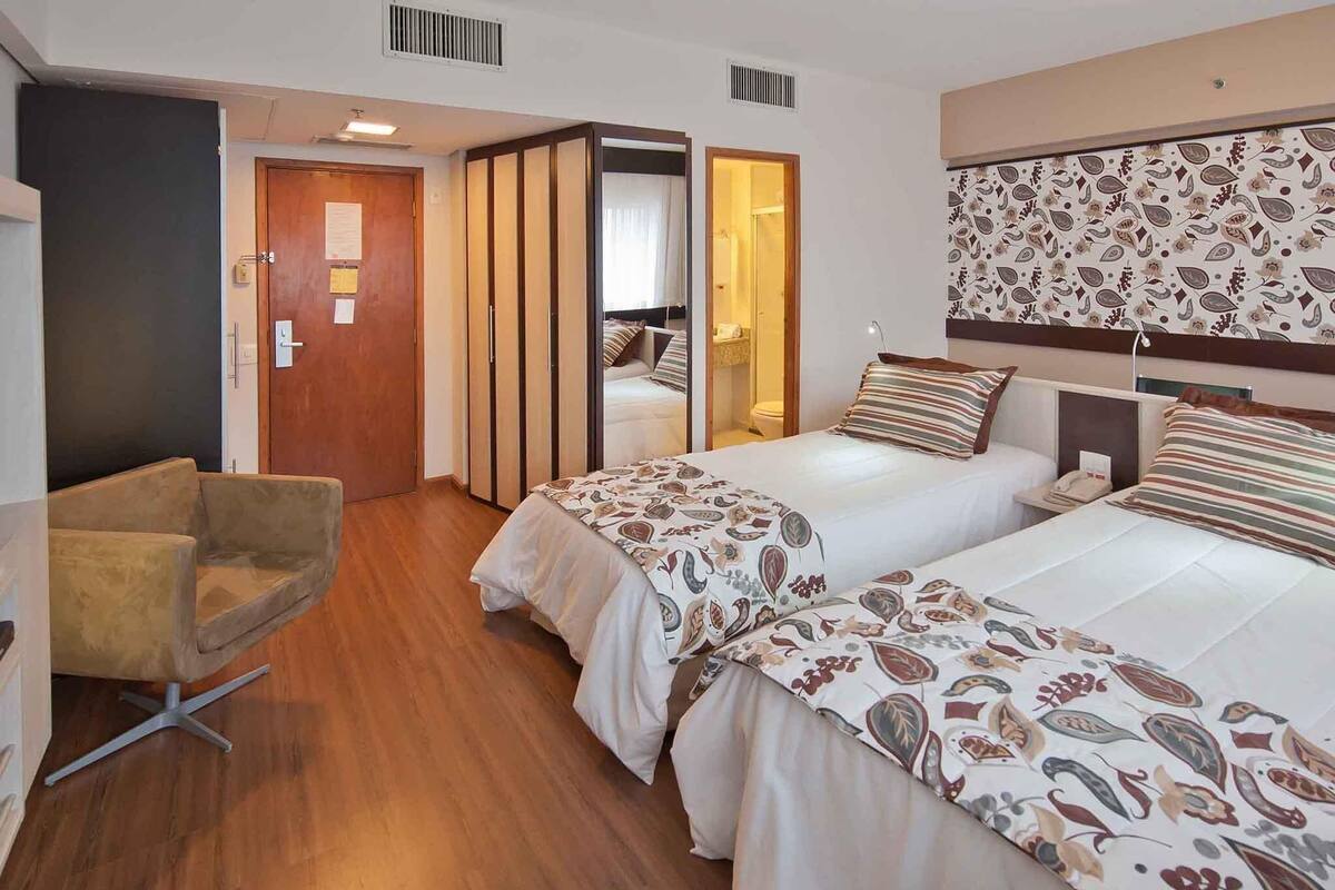 Apartemen Superior, 2 Tempat Tidur Twin | Minibar, brankas, meja kerja, dan ruang kerja ramah laptop