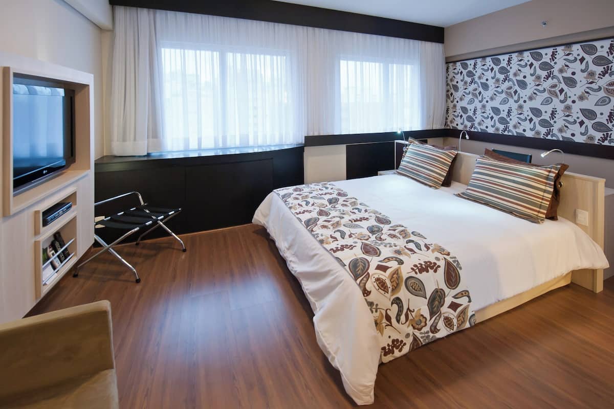Superior Apartment, 1 Double Bed | Minibar, in-room safe, desk, laptop workspace