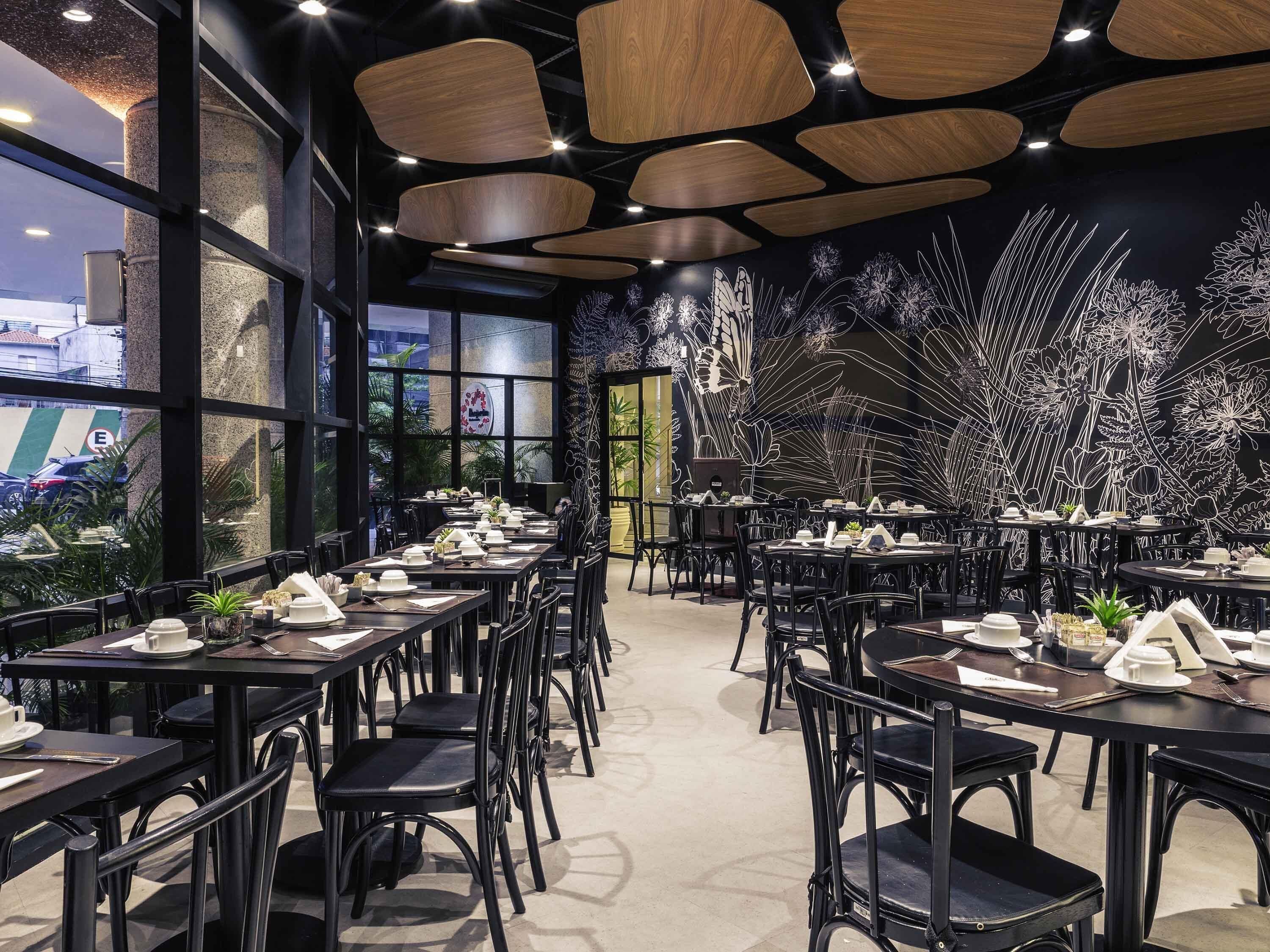 تقديم الإفطار والغداء والعشاء