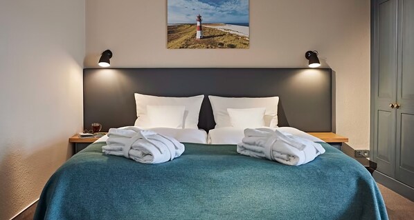 Hypo-allergenic bedding, minibar, in-room safe, desk