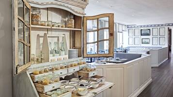 Free daily buffet breakfast