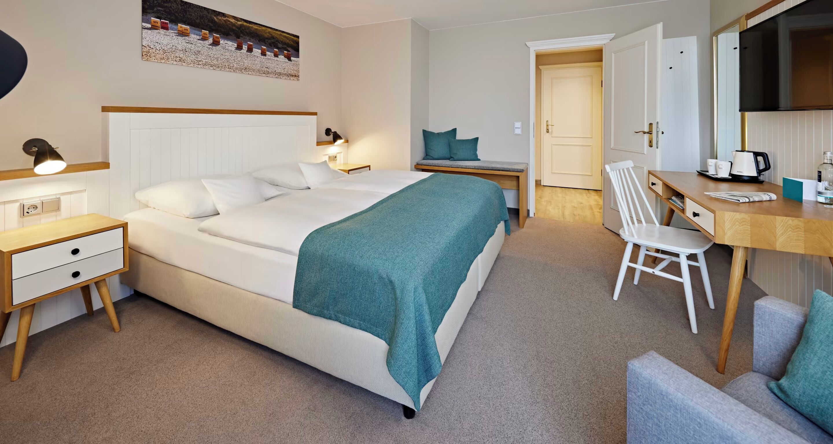 Comfort-dobbeltværelse | Allergivenligt sengetøj, minibar, pengeskab på værelset, skrivebord