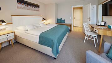 Comfort-dobbeltværelse | Allergivenligt sengetøj, minibar, pengeskab på værelset, skrivebord