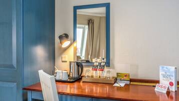 Premium-Doppelzimmer, Meerblick | Allergikerbettwaren, Minibar, Zimmersafe, Schreibtisch