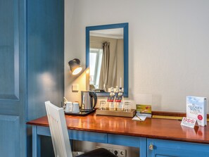 Dobbeltrom – premium, sjøutsikt | Allergitestet sengetøy, minibar, safe på rommet og skrivebord